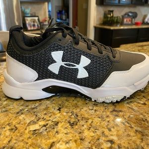 Under Armor Turf Shoes Youth. Baseball